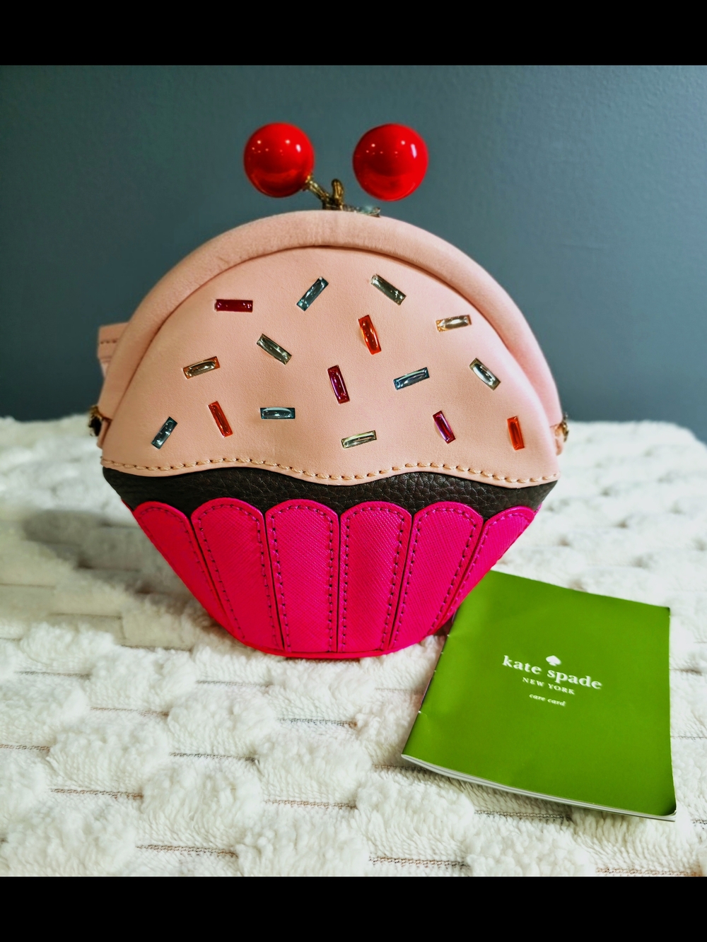 KATE SPADE TAKE THE CAKE CUPCAKE POSIE WRISTLET / COIN PURSE NOVELTY